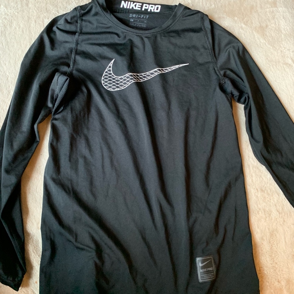 grey long sleeve nike shirt